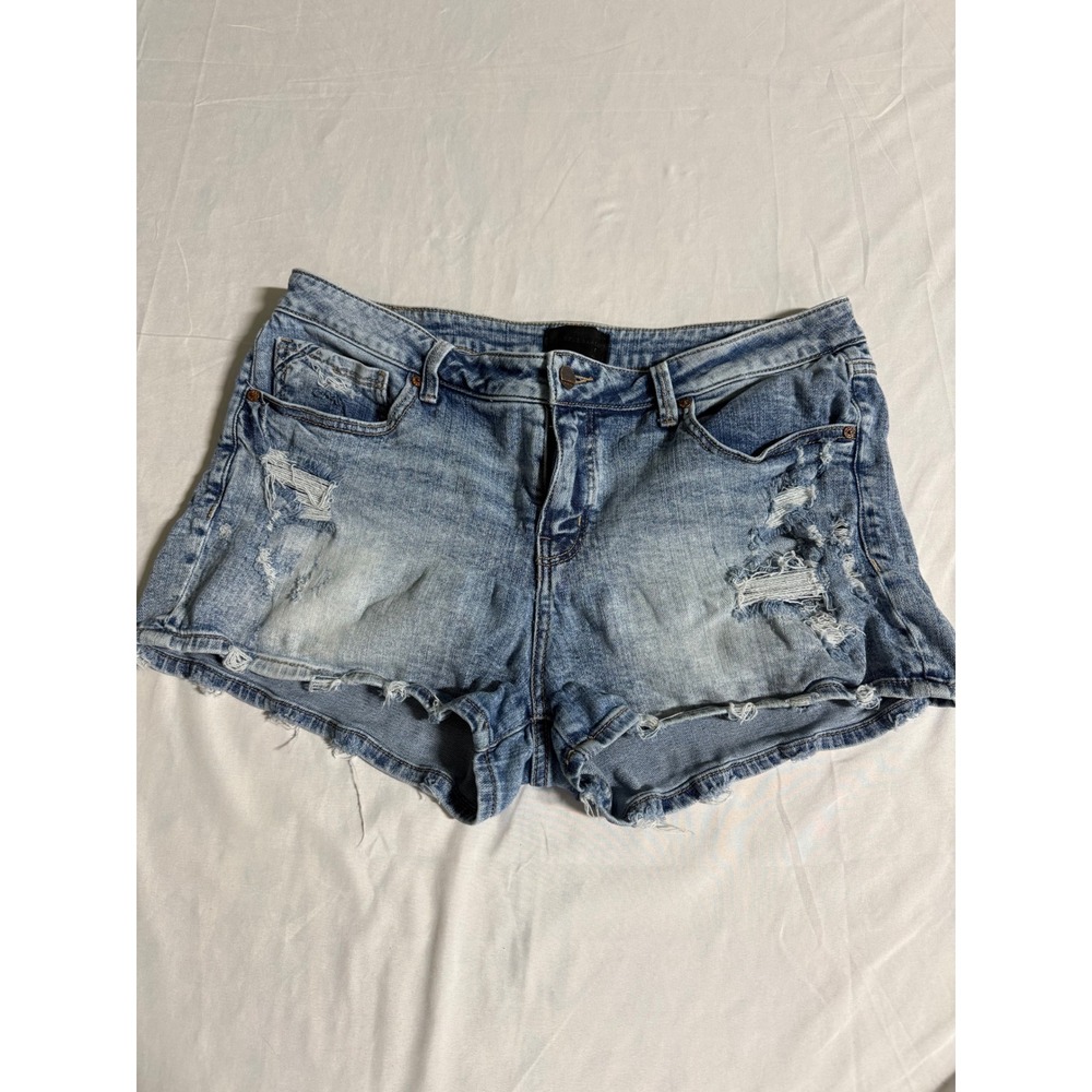 Buckle Black Fit No. 53 Distressed Denim Shorts Light Wash Blue Size 32 BBW3509